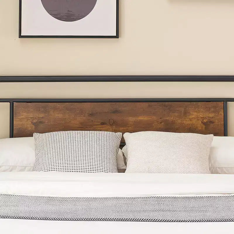 Telaio letto king-size con testiera, base letto in metallo di alta qualità con doghe in acciaio, funzionamento silenzioso, facile montaggio, non richiede rete a molle.