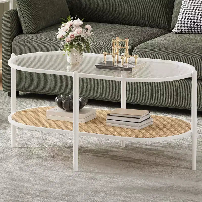 Tavolino da Caffè Ovale in Vetro con Effetto Onda, Ripiano in Rattan e Struttura in Metallo