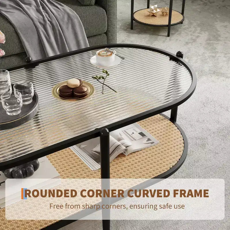 Tavolino da Caffè Ovale in Vetro con Effetto Onda, Ripiano in Rattan e Struttura in Metallo
