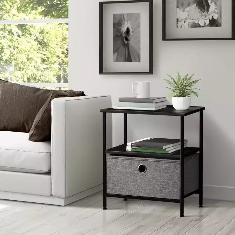 Comodino a 1 cassetto con ripiano, struttura in acciaio, piano in legno e cassetto in tessuto facile da estrarre