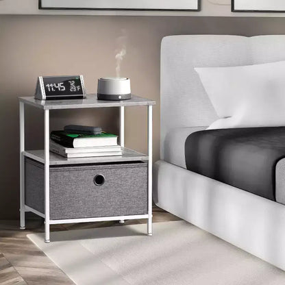 Comodino a 1 cassetto con ripiano, struttura in acciaio, piano in legno e cassetto in tessuto facile da estrarre