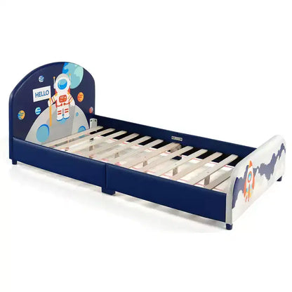 Letto imbottito con piattaforma per bambini, misura singola, motivo astronauta, struttura in legno